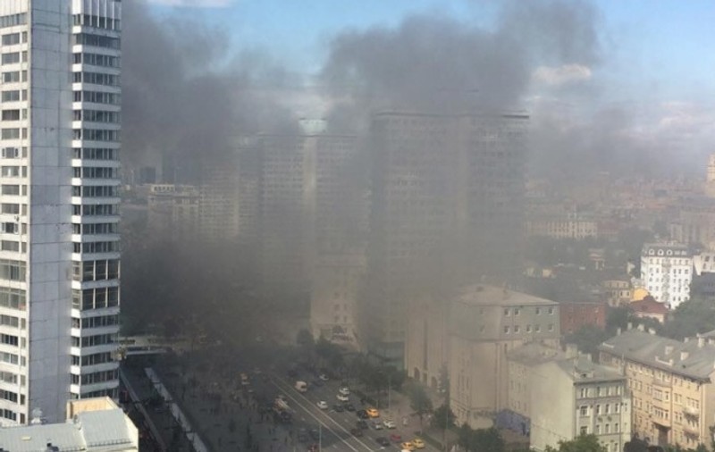Incendiu în centrul Moscovei. Un zgârie-nori a fost cuprins de flăcări