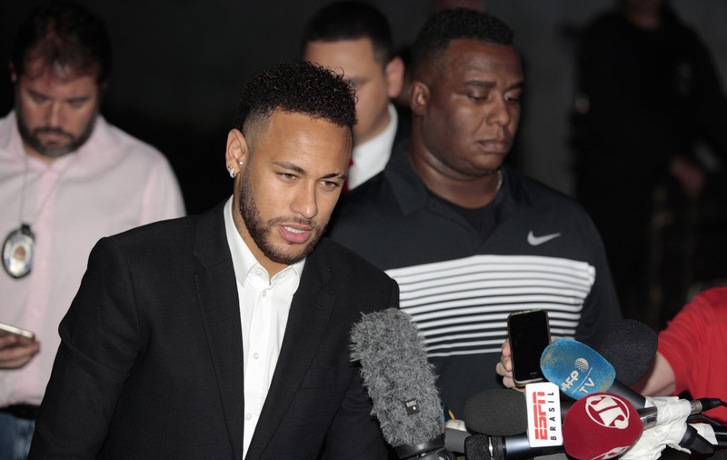 Fotbalistul brazilian Neymar, audiat cinci ore în procesul în care este acuzat de viol