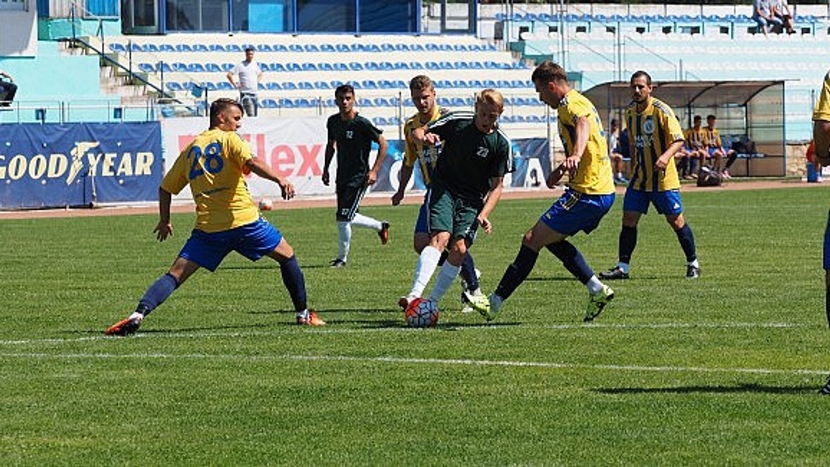 Tot mai multe echipe din Liga 2 trag obloanele