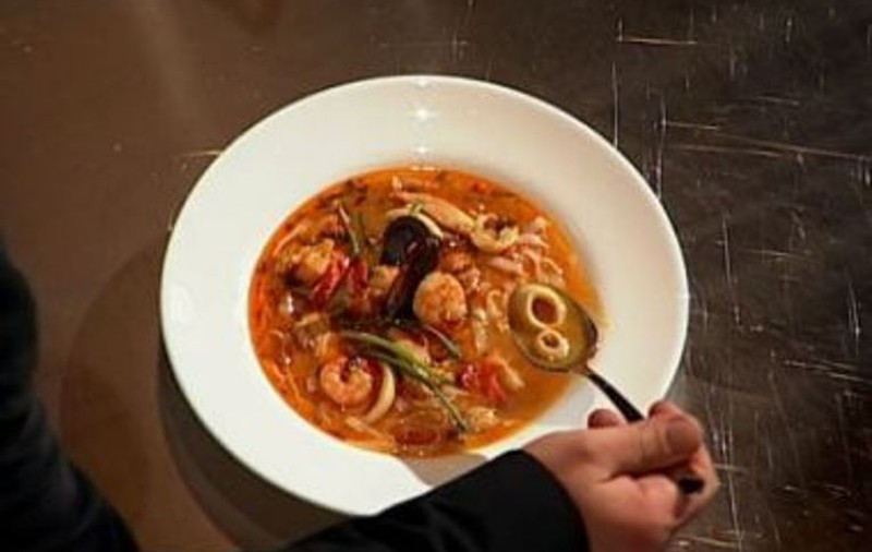 Iată reţeta supei thailandeze cu pui şi fructe de mare, aflată în TOP 3 preferinţe ale juraţilor MasterChef!