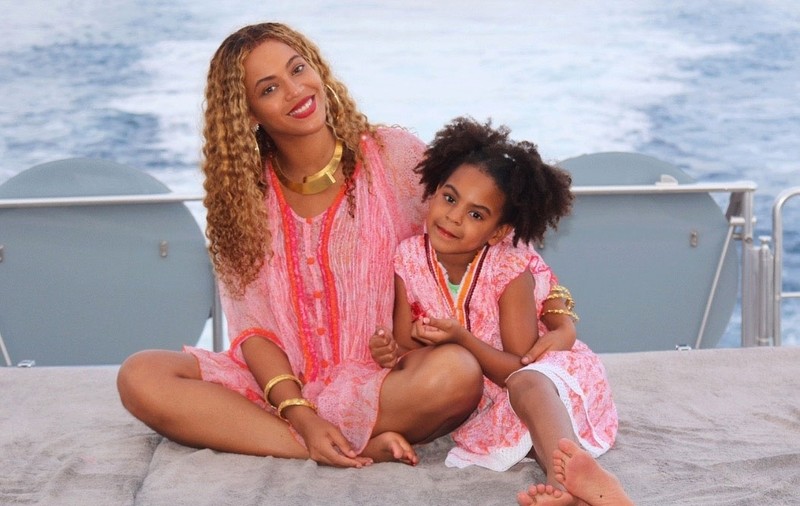 Fiica lui Beyonce îi face concurență mamei sale la evenimentele mondene. La 7 ani, se îmbracă după ultima modă!