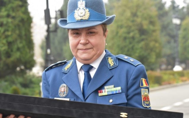 Paula Cristea este general în Armată (r) și soție de general