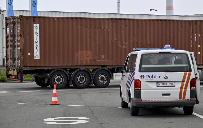 Captură de 700 de kilograme de cocaină. Drogurile erau ascunse în containerul unui camion condus de un șofer bulgar, lângă Anvers