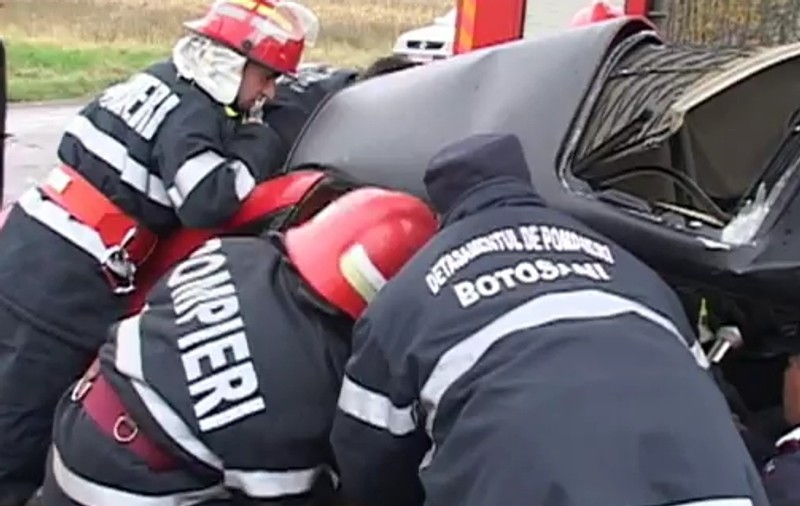 Zăpada face victime: Un om a murit într-un accident produs în Botoşani