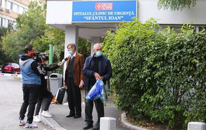 Pacienții din două spitale bucureștene, externați pentru a face loc celor cu COVID. Aceeași situație, și la Maternitatea Bucur