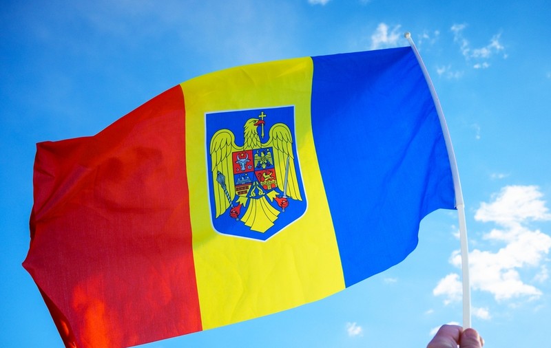 Ce reprezintă simbolurile de pe Stema României