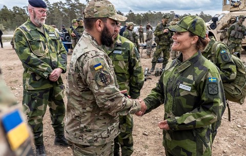 Prințesa Moștenitoare a Suediei a participat la exercițiile NATO cu luptătorii ucraineni din batalionul Azov: „Vizită-surpriză care a fost ținută secretă”
