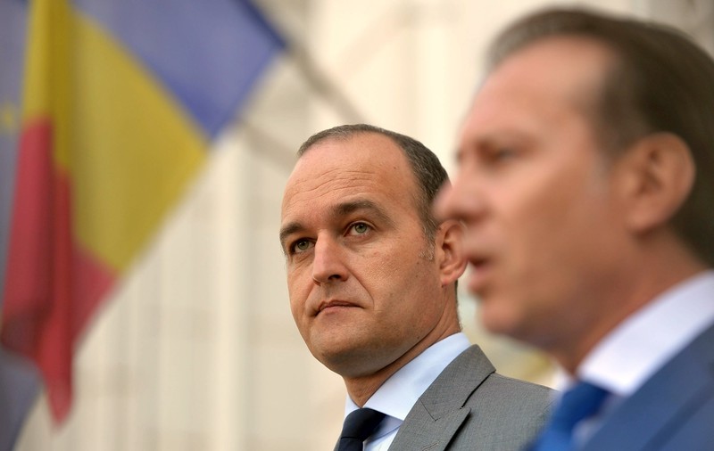 Nicolae Ciucă, după ce Dan Vîlceanu a devoalat discuțiile privind formarea PSD-PNL: „Nu mai e demult în PNL”. Vîlceanu: „Minte”