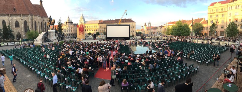 Piaţa Unirii din Cluj, transformată într-un uriaş cinema în aer liber