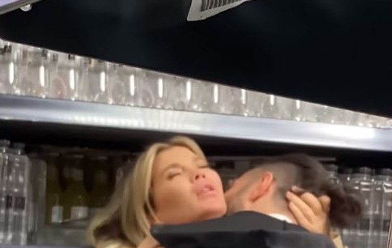 Gina Pistol și Smiley au fost filmați în ipostaze intime printre rafturi, într-un supermarket: „Ne cam ia valul”