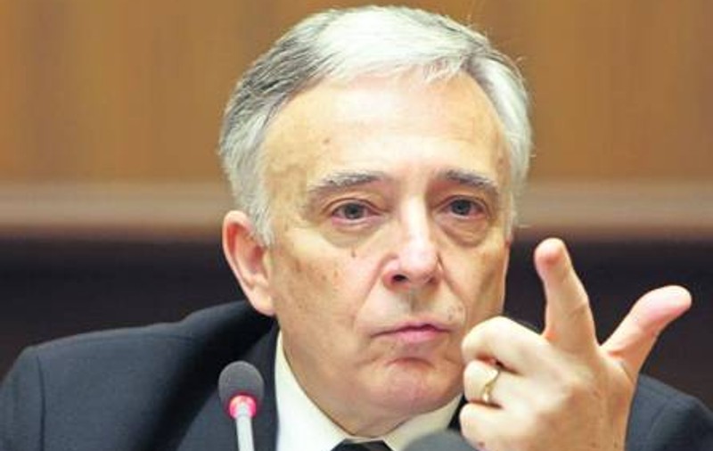 Isărescu: au fost presiuni pe curs, care s-a zbătut la 4,59 lei pentru un euro. BNR a efectuat o injecție de lichiditate în sistemul bancar pentru a calma creșterea ROBOR