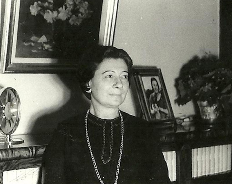 Sidonia Drăgușanu, scriitoarea uitată și regăsită. Ținea rubrica de sfaturi “Curierul inimii” și scria despre eternul joc al iubirii și relațiilor, dar n-a avut noroc în dragoste!
