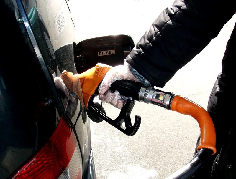 Românii au resimțit din plin scumpirile de la pompă, carburanții fiind cu peste 23% mai scumpi