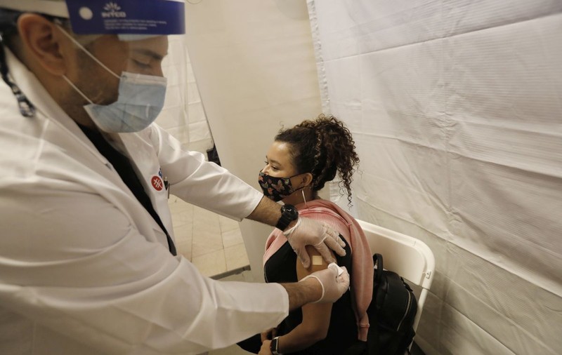 Cadrele didactice și restul angajaților din școlile din New York, obligați să se vaccineze împotriva coronavirusului