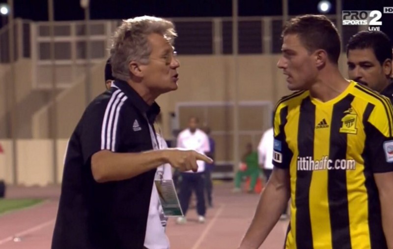 Boloni, scos din minţi de reacția unui fotbalist de la Al Ittihad. ^Fanii s-au enervat, după 1-1, în deplasare, și îi cer demisia / VIDEO