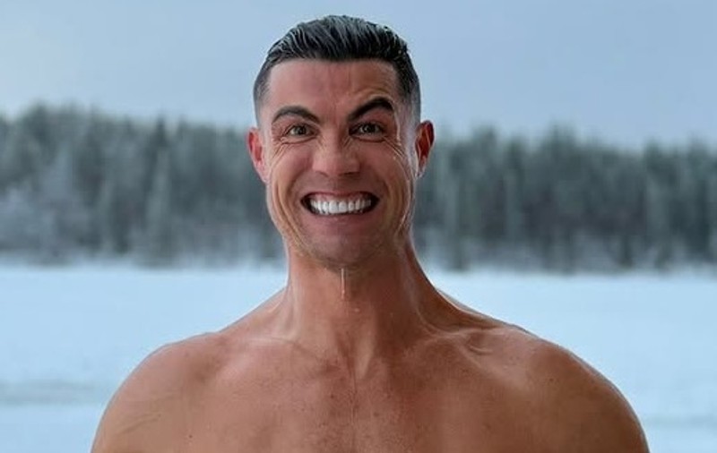 Cristiano Ronaldo, viral de Crăciun. Filmulețul la bustul gol prin zăpadă are peste 11 milioane de vizualizări în câteva ore
