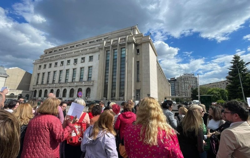Angajații Guvernului Bolojan îi cer premierului să îl demită pe șeful Cancelariei după scandalul mașinilor Dacia Duster Pick-up
