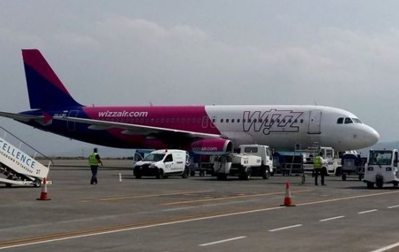 Cursa Wizz Air București-Bruxelles a fost întoarsă de urgență la sol, după ce a lovit o pasăre