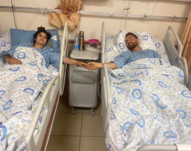Împușcați împreună, internați împreună, salvați împreună. Povestea cuplului schilodit în masacrul Hamas care s-a ținut de mână și pe patul de spital