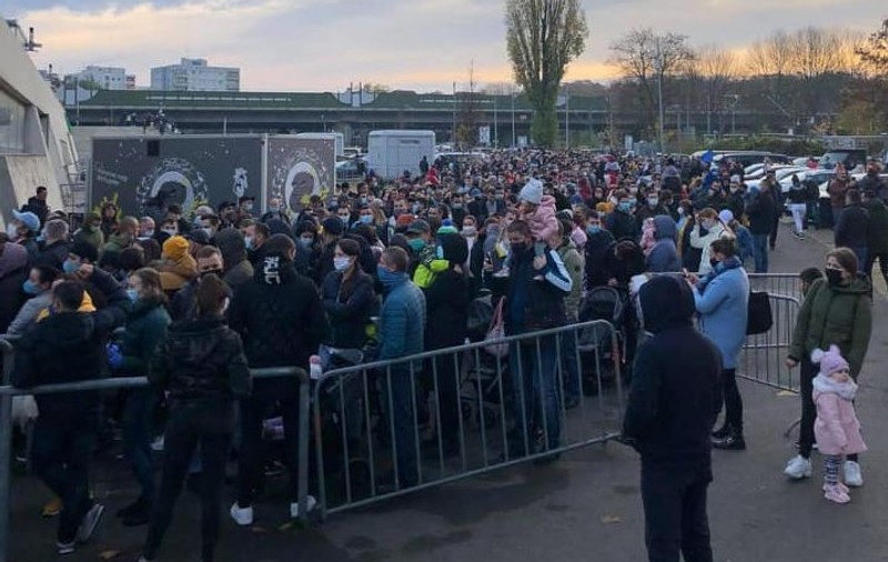 Alegeri prezidențiale în R. Moldova | Prezență masivă la urne, ciocniri cu mascații în țară și protest în diaspora: ”Vrem să votăm!”
