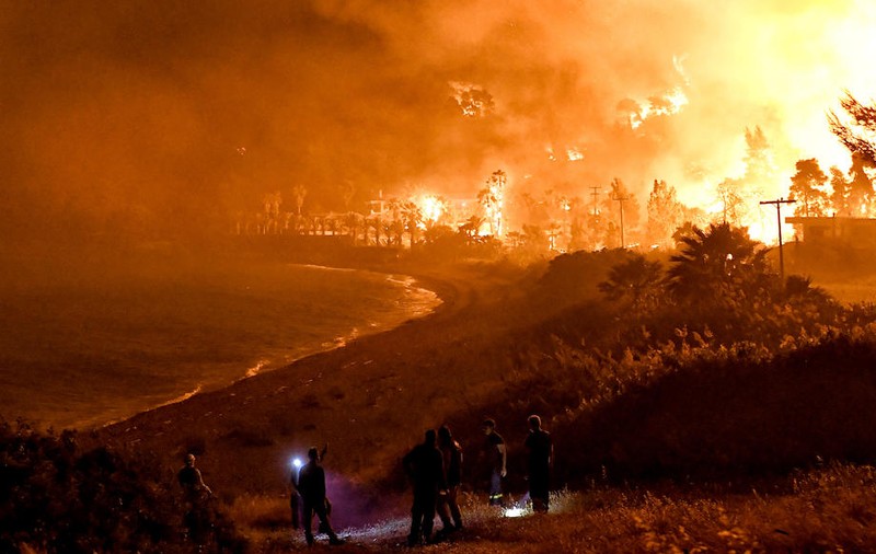 Incendii de vegetație în Grecia. Cel puţin şase sate şi două mănăstiri, evacuate
