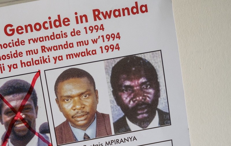 Cel mai căutat fugar din ultimii 20 de ani, acuzat că a organizat genocidul din Rwanda, a fost găsit
