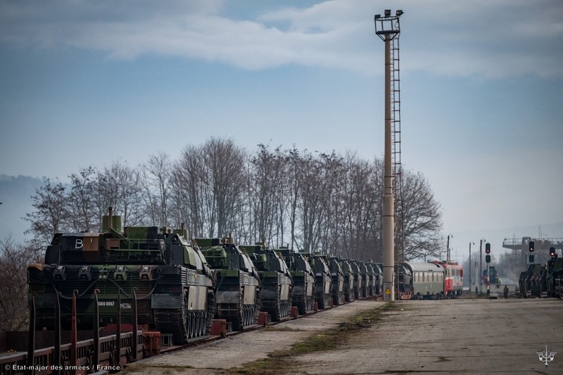 Tancurile Leclerc au ajuns pe 16 noiembrie în gara Voila, județul Brașov / FOTO: État-Major des Armées