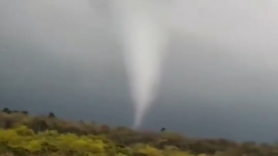 Tornadă surprinsă de un localnic într-o localitate din Mureș. Florinela Georgescu, director ANM: „Semnalul că ne apropiem de sezonul furtunilor”