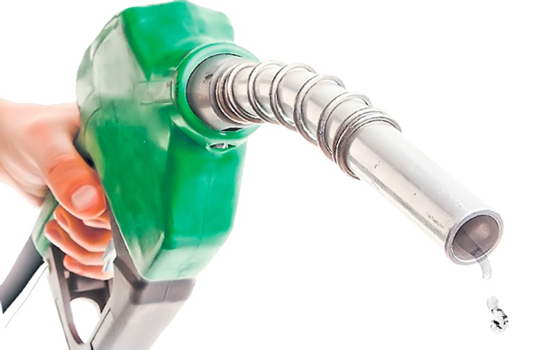 Benzina poate urca până la 10 lei litrul!