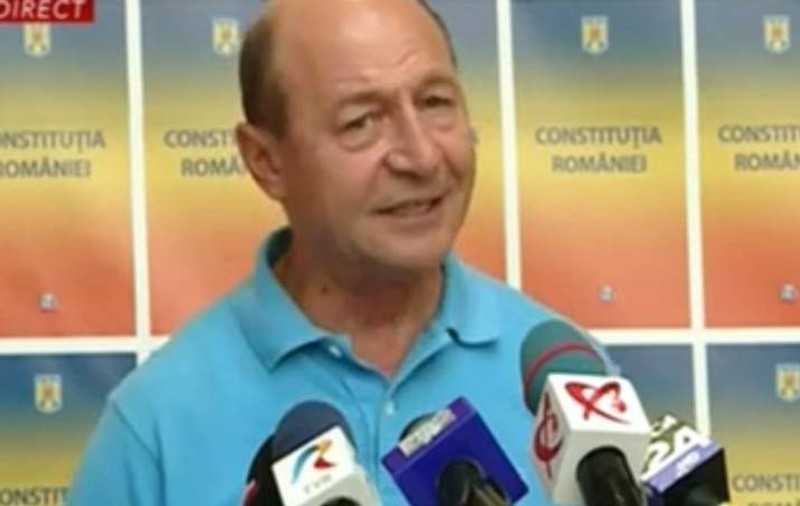 Traian Băsescu: "ŢARA SE PRĂBUŞEŞTE. Este nevoie de o schimbare de atitudine a tuturor politicienilor. INCLUSIV A MEA"