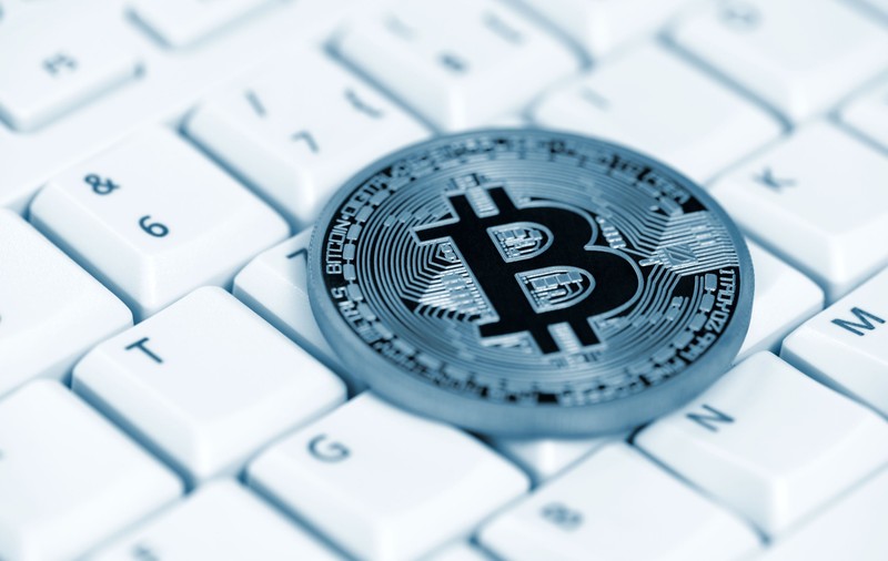 Bitcoin a trecut de 9.000 de dolari pe unitate, de nouă ori peste nivelul de la începutul anului