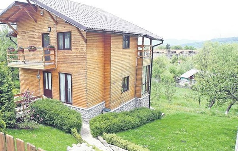 LIBERTATEA ÎŢI SPUNE CE FAC VEDETELE DE PAŞTE | Andreea şi Ştefan Bănică se retrag la vila de la munte
