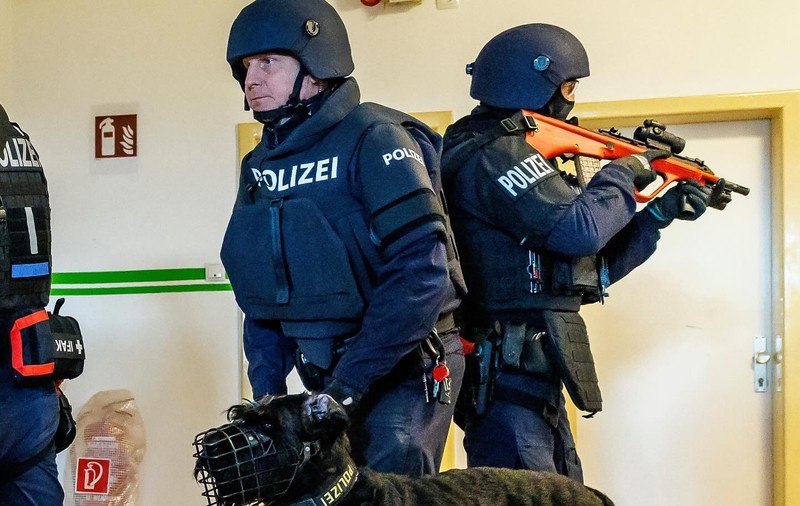 Elevă de 14 ani, condamnată pentru amenințare cu bombă la școală, în Austria: „Data viitoare nu mă mai complic, chiulesc direct”