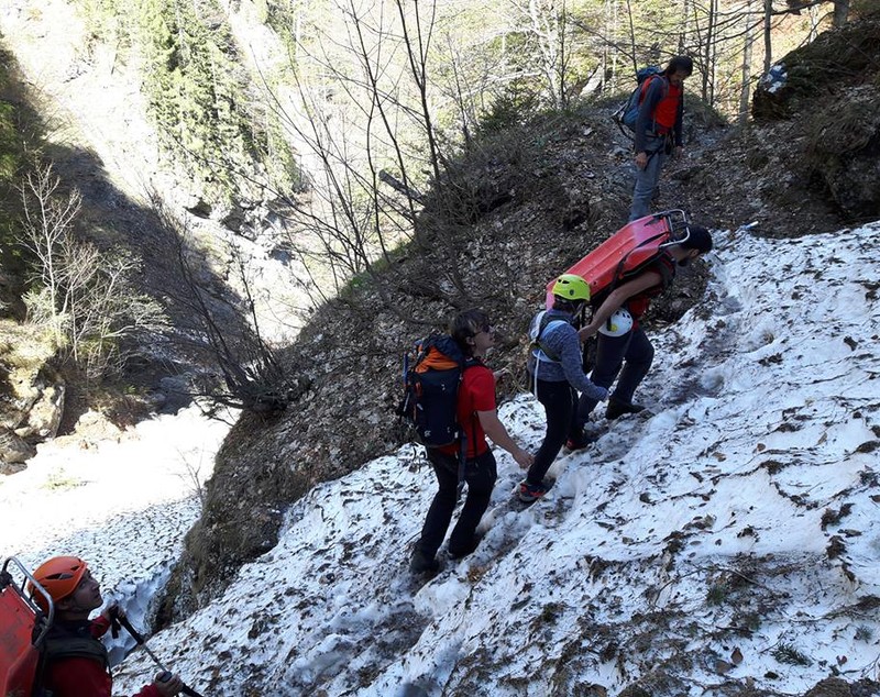 Femeia și copilul care au căzut pe traseul Jepii Mici din Bucegi au fost găsiți de salvamontiști