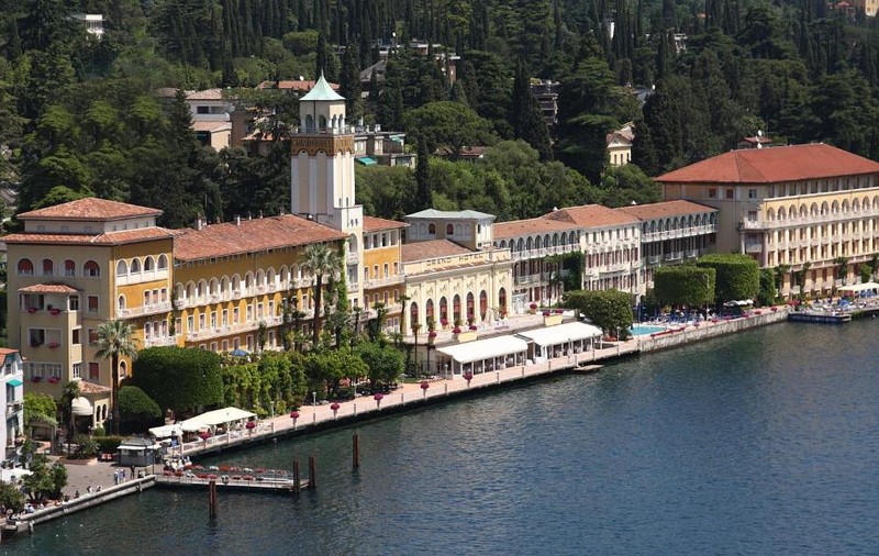 Frații Pavăl, doi dintre cei mai bogați români, cumpără un hotel istoric de pe malul lacului Garda, anunță presa din Italia