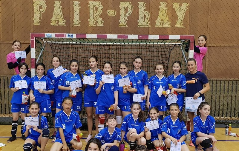 Site-ul unui consilier județean PND, cronică de meci șocantă: „Creștini vs musulmani”, într-un joc de handbal cu fete de 13 ani! CNCD s-a autosesizat