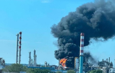 Explozie urmată de incendiu la o rafinărie MOL din Ungaria: un om a murit și cel puțin 9 au fost grav răniți