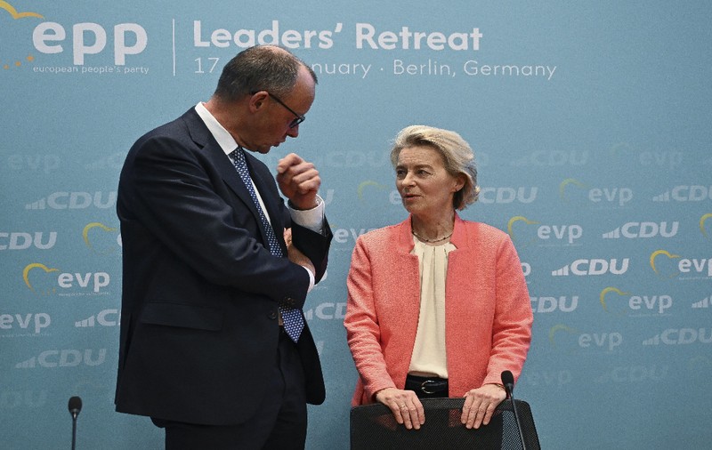 Ursula von der Leyen a apărut în public, după o boală gravă, și s-a implicat în campania electorală din Germania