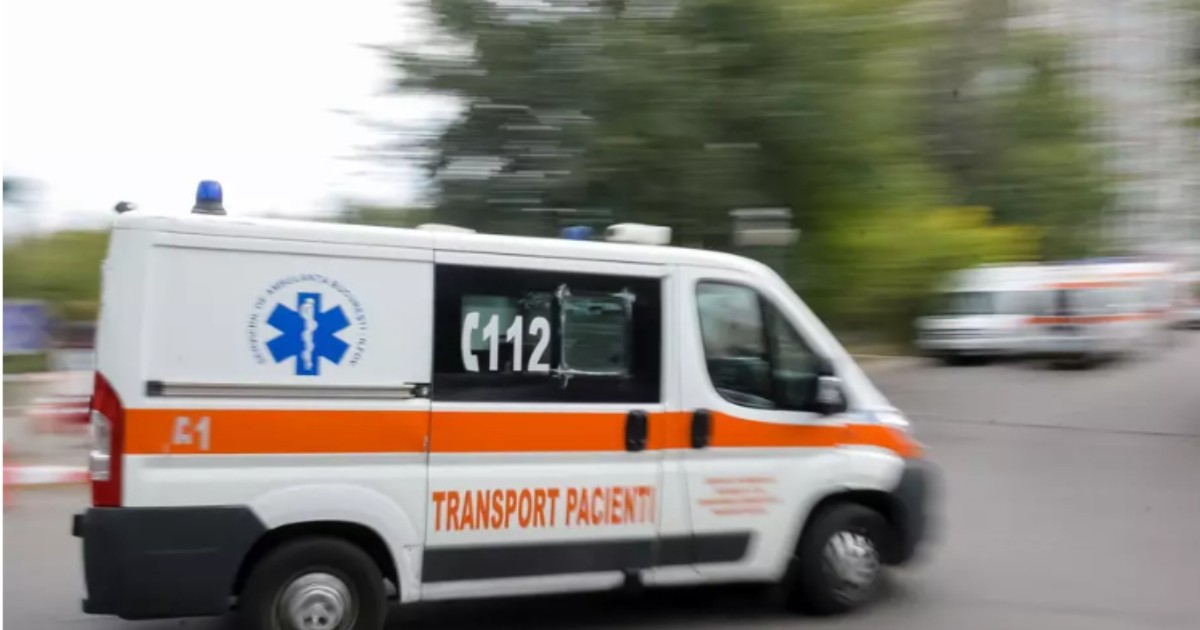 O ambulanță în mișcare.