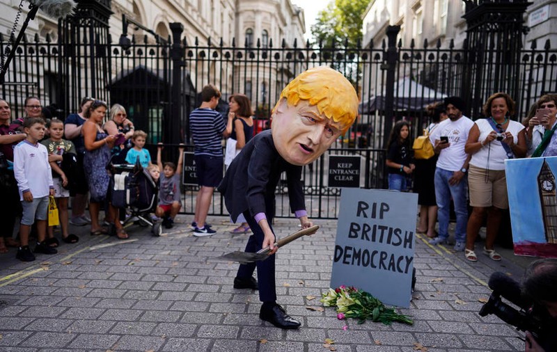 Un milion de britanici au semnat o petiție împotriva suspendării Parlamentului