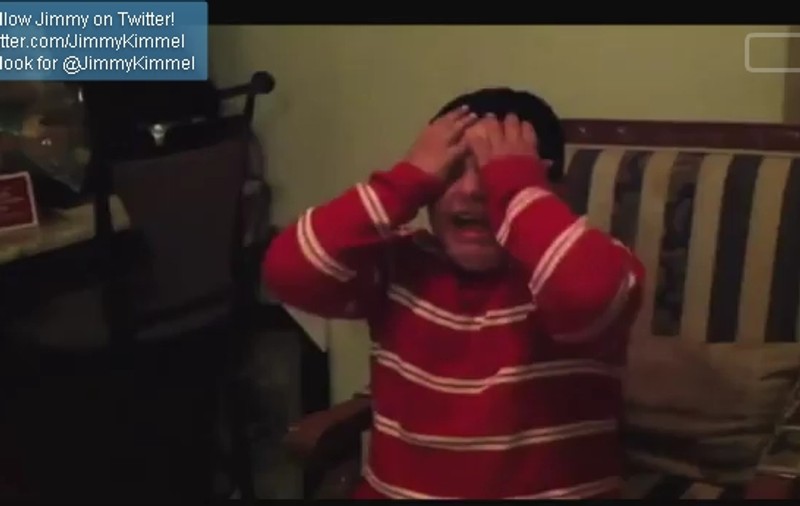 Ce părinţi sadici! Şi-au necăjit copiii cu cadouri la mişto | VIDEO