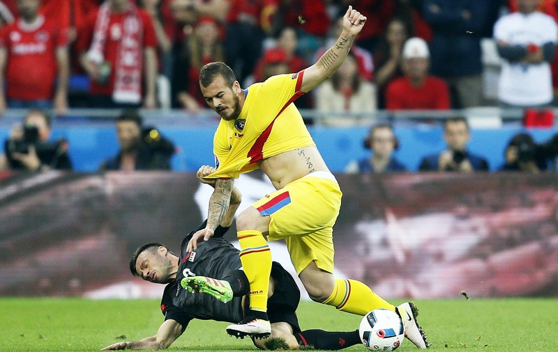 Euro 2016. Denis Alibec își toarnă cenușă în cap: ”Ne cerem scuze poporului”