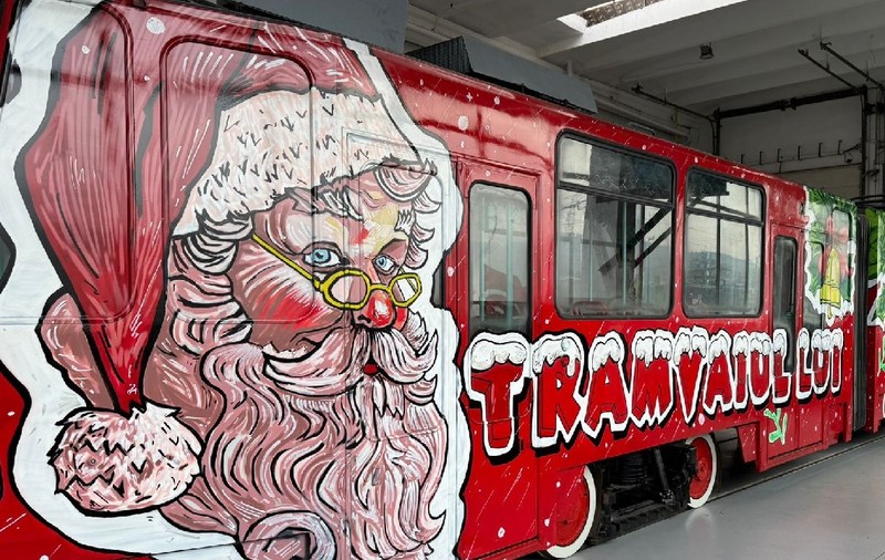 Tramvaiul lui Moș Crăciun circulă la Cluj-Napoca. Călătoriile sunt gratuite