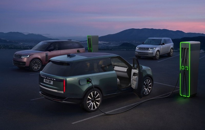 Range Rover devine electric, cu 600 km autonomie, 550 CP și un design apropiat de modelul V8. Foto: JLR
