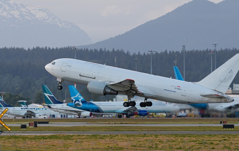Amazon a cumpărat 11 avioane Boeing pentru a livra mai rapid comenzile. Valoarea tranzacţiei, secretă