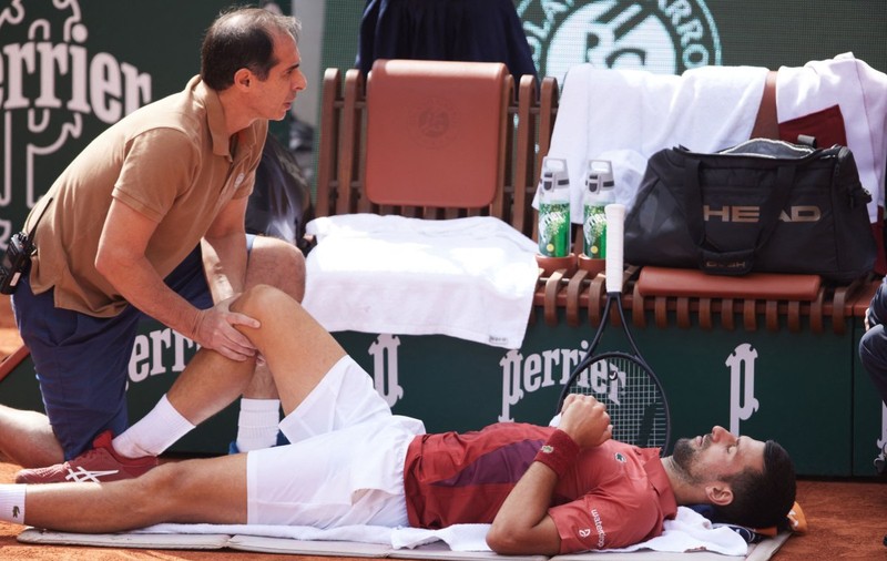Novak Djokovici s-a retras de la Roland Garros, din cauza unei accidentări, și va pierde locul 1 în clasamentul ATP