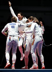 epa05475450 Fencers of Romania celebrate after winning the women's Epee Team gold medal match against China at the Rio 2016 Olympic Games Fencing events at the Carioca Arena 3 in the Olympic Park in Rio de Janeiro, Brazil, 11 August 2016. EPA/JOSE MENDEZ