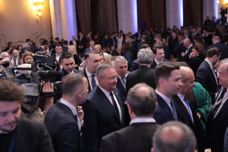 Ciucă, printre liberali, după aflarea rezultatului votului, pentru care nimeni nu a avut emoții