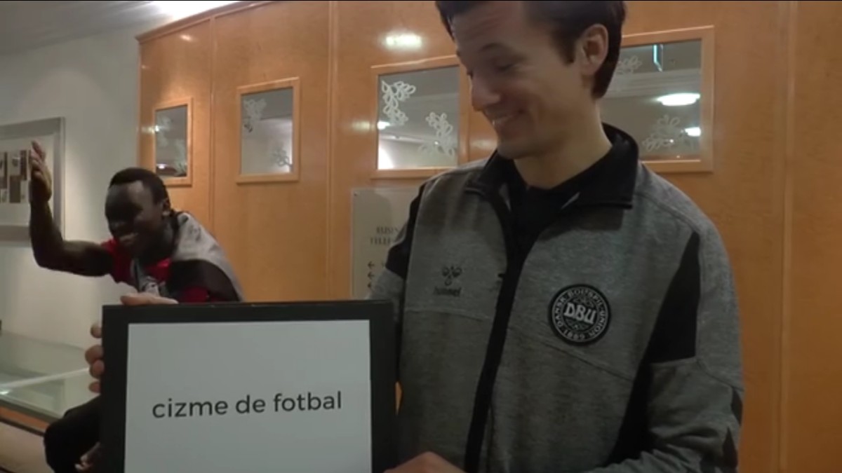 Danezii s-au distrat în cantonament încercând să vorbească în limba română