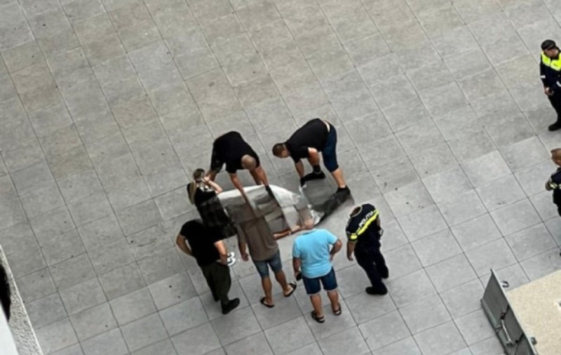 Un bărbat a murit la Oradea după ce a căzut de la etajul 5 sub privirile îngrozite ale familiei. Închiriase apartamentul în regim hotelier